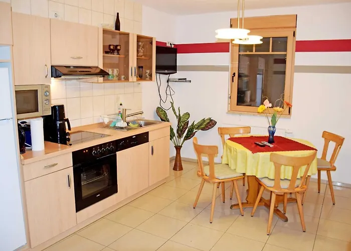 ホームステイ Ferienwohnung/ Ferienzimmer Asche